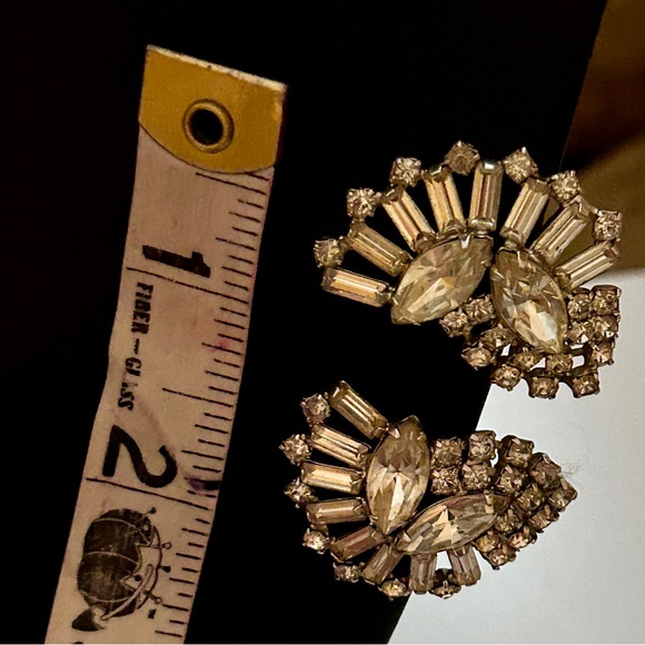 Vintage Signed JOSEPH WARNER Sparkly RHINESTONE CLIP ON SILVER TONE EARRINGS - Picture 3 of 3